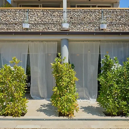 Palm Tree Apartment *