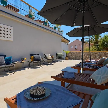 Palm Tree Apartment *