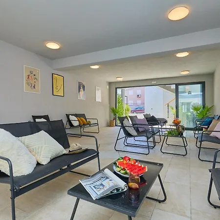 Palm Tree Apartment *