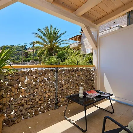 Palm Tree Apartment *